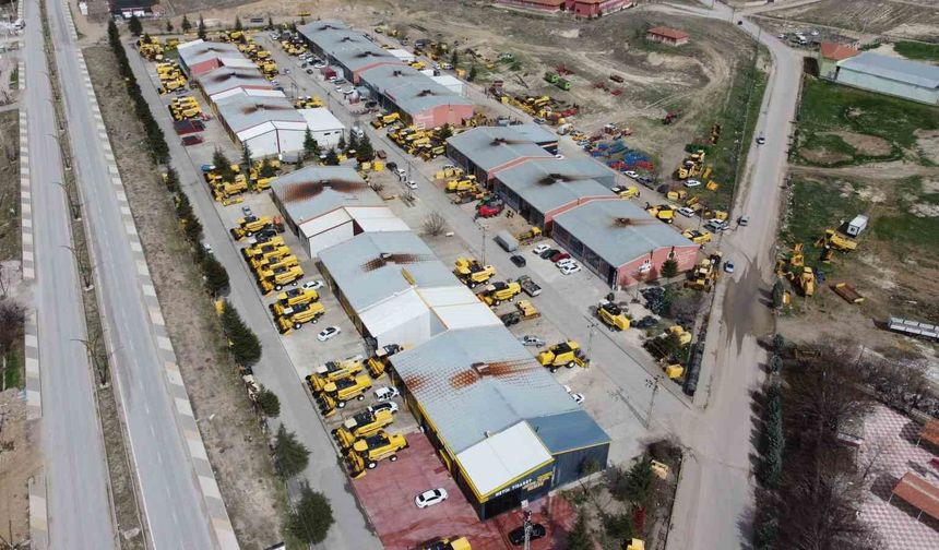 Bozkırın sarı devleri hasat için bakıma alındı