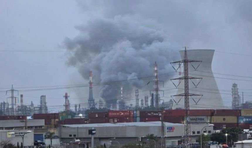 İran, İsrail'deki Hayfa Petrol Rafinerisi'ni hedef aldı