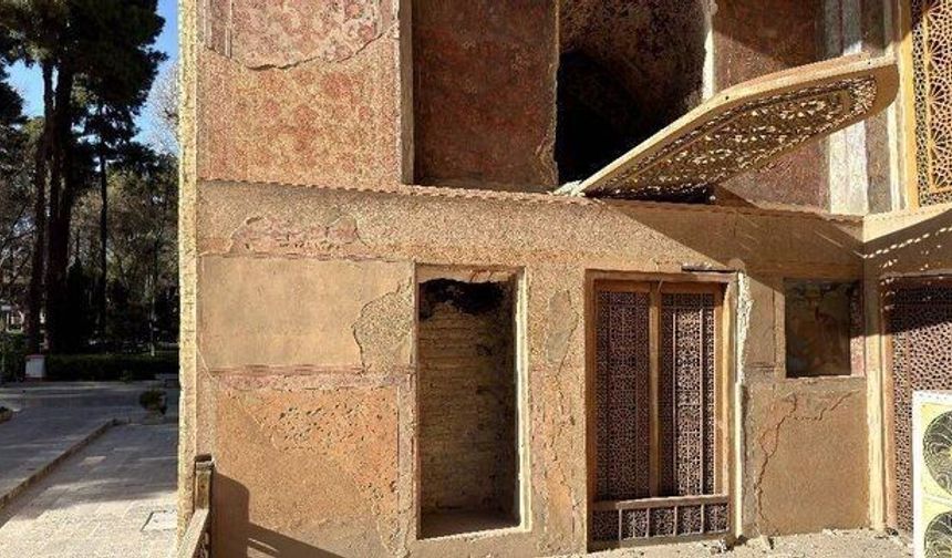 İran'da UNESCO alanındaki Çehel Sütun Sarayı saldırılarda hasar gördü