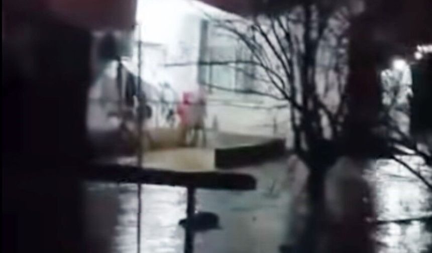 Şırnak'ta şiddetli yağış: Köy yolları göle döndü