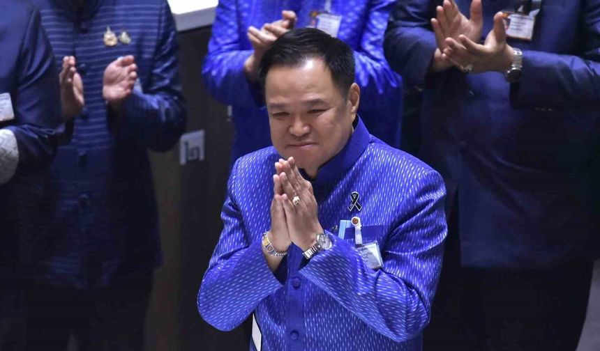Tayland'da Anutin Charnvirakul yeniden başbakan seçildi