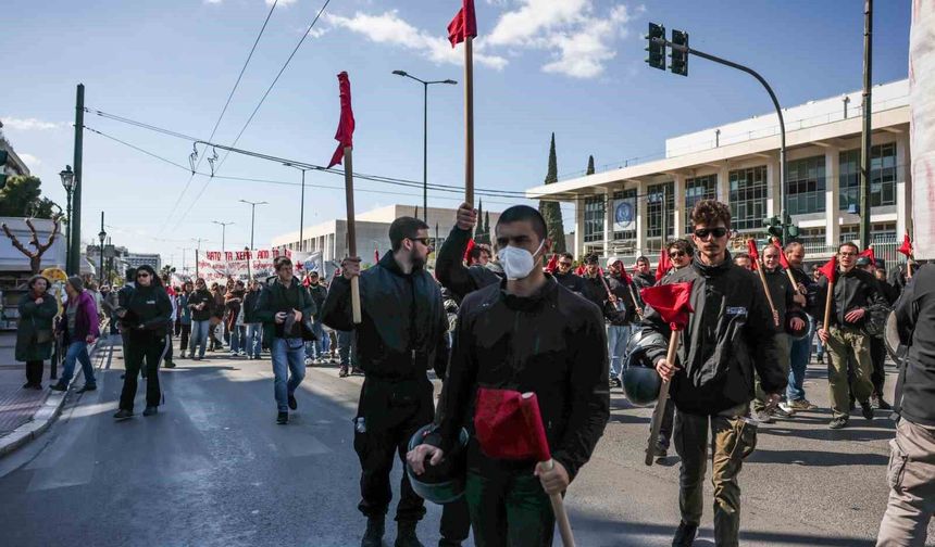 Yunanistan'da ABD ve İsrail'in İran'a yönelik saldırıları protesto edildi