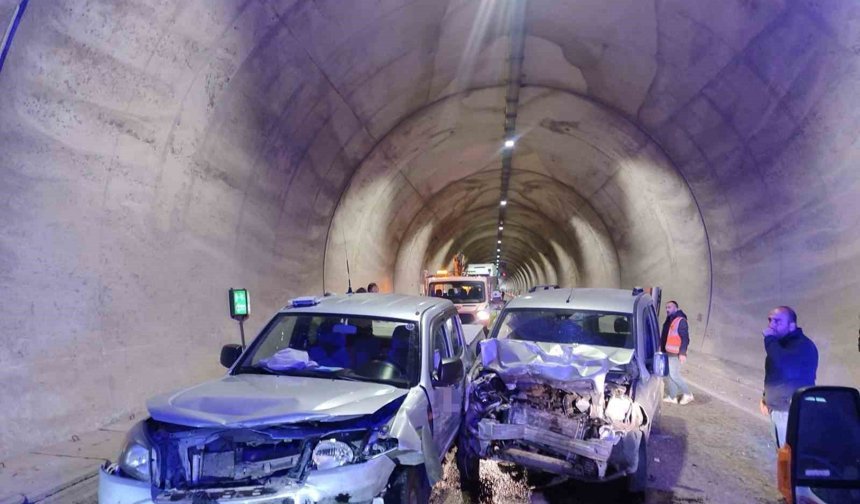 Artvin'de tünelde kaza: 7 yaralı