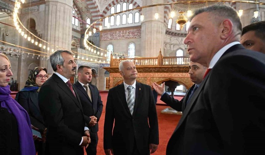 Bulgaristan İçişleri Bakanı Emil Dachev Selimiye Camii'ne hayran kaldı