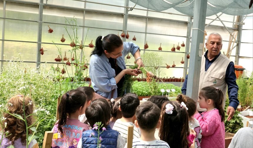 Çocuklar toprak sevgisini Osmangazi'de öğrendi