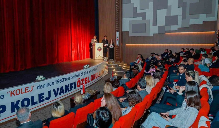 GKV'liler 'Artiz Mektebi' adlı oyunu sahneledi