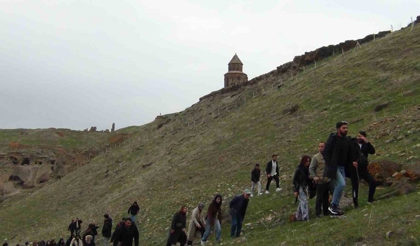 Kars'ta kırk kapılı şehir Ani'ye yoğun ilgi: 4 ayda 50 bin ziyaretçi