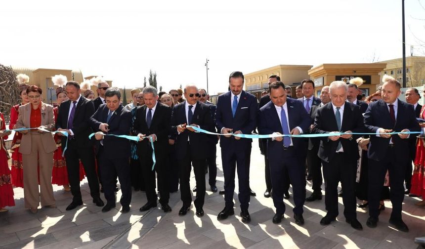 Türkistan'da 'Hoca Ahmet Yesevi Yolunda Ahilik' sempozyumu geniş katılımla düzenlendi