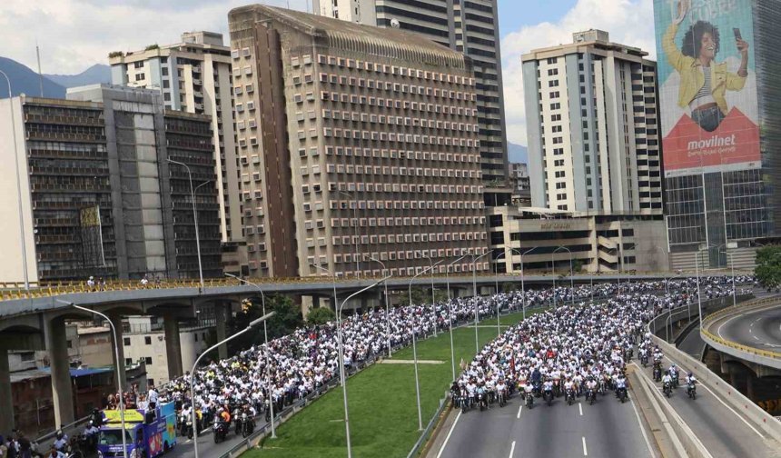 Venezuela'da ABD yaptırımlarının kaldırılması için başlatılan yürüyüş başkentte sona erdi