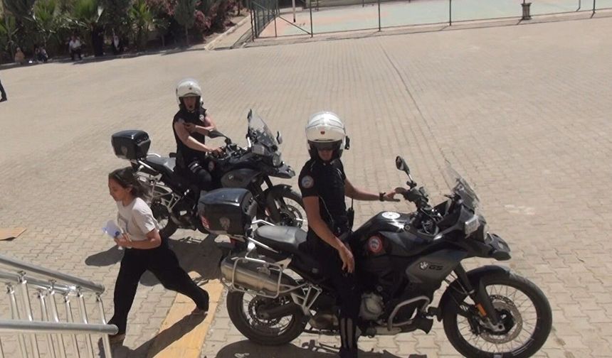 Cizre'de YKS'ye geç kalan adayların yardımına polis yetişti