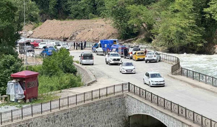 Rize'de eşyaları dere kenarında bulundu, arama çalışması başlatıldı