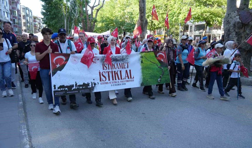 Kurtuluş Savaşı'ndaki milli ruhu 95 kilometre yürüyerek yaşattılar