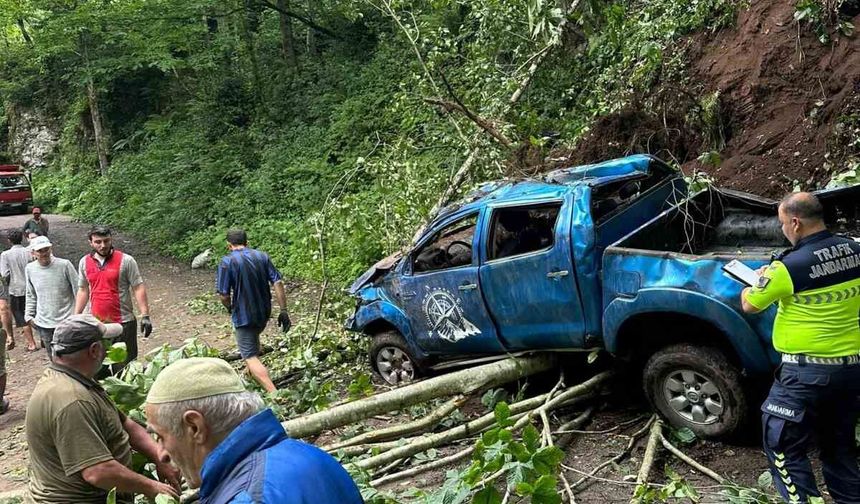 Rize'de kamyonet kazası, karı koca hayatını kaybetti