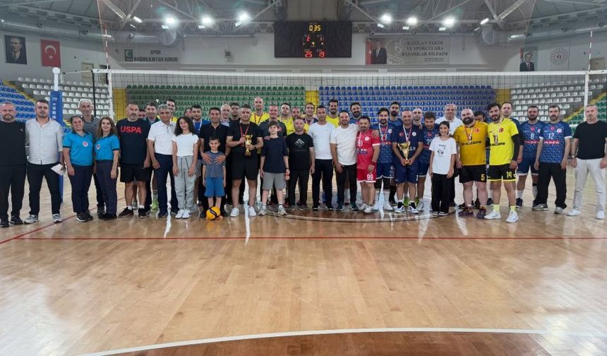 Rize'de Kurumlar Arası Voleybol Müsabakaları sona erdi