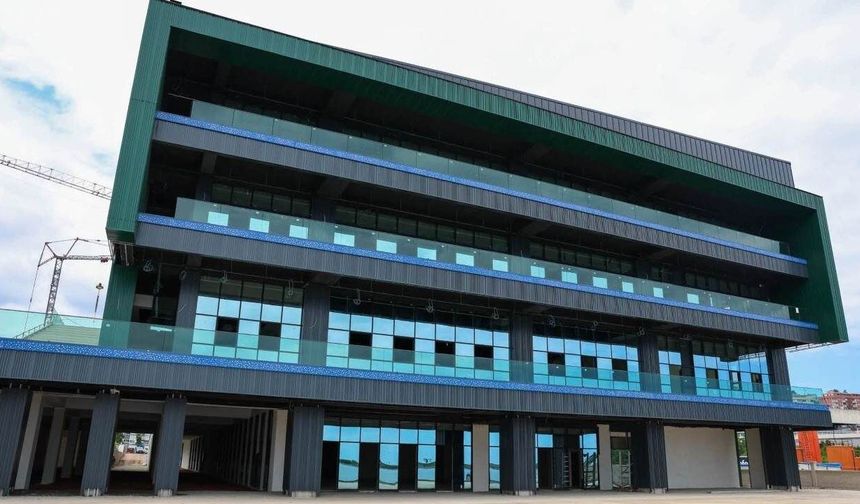 Rize'ye bölgenin en donanımlı spor kompleksi