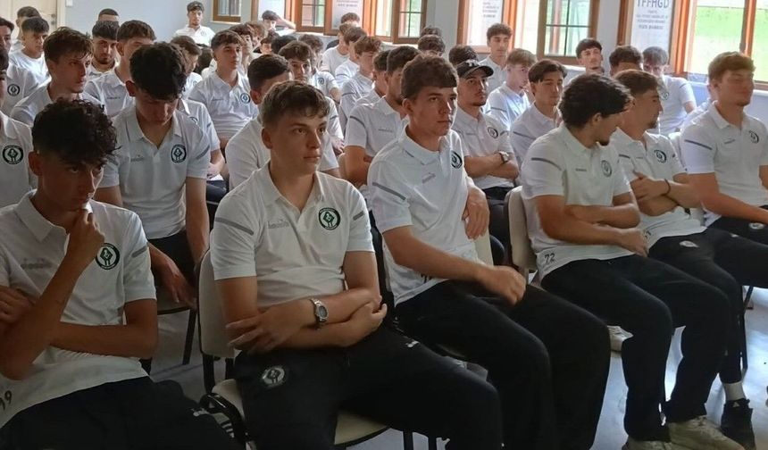 Rize Belediyesi Spor Kulübü’nden Saha İçi Kurallar Eğitimi