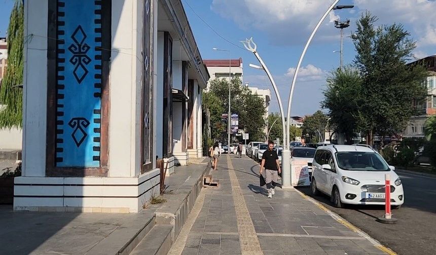 Bunaltıcı sıcaklara karşı Munzur Dağları'nda kartopu keyfi
