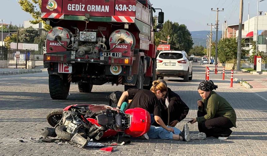 Gediz'de arazöz ile motosiklet çarpıştı: 1 yaralı