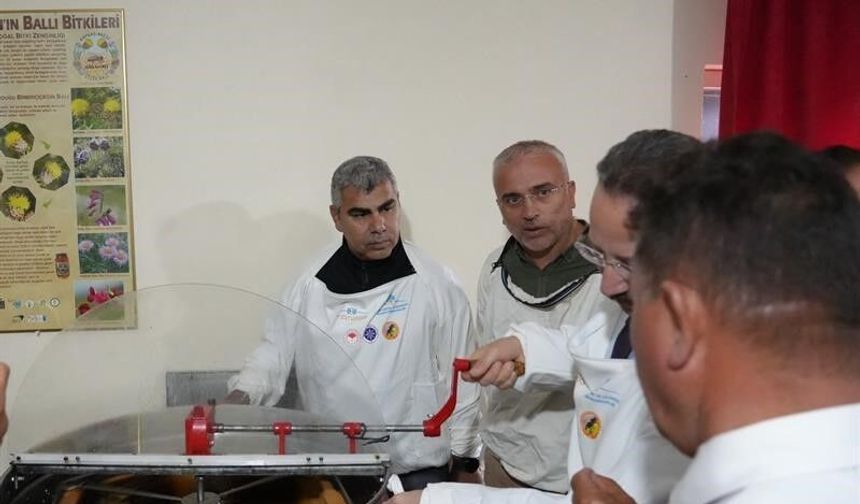Ardahan'da üreticilere Arıcılık, hayvancılık ve ÇKS bilgilendirmesi