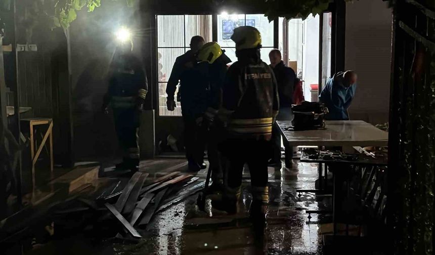 Bolu'da ikiz villanın bahçesinde çıkan yangın korkuttu
