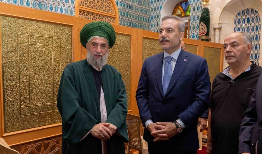 Dışişleri Bakanı Fidan, Selahaddin Eyyubi Türbesi ve Türk Hava Şehitliği'ni ziyaret etti