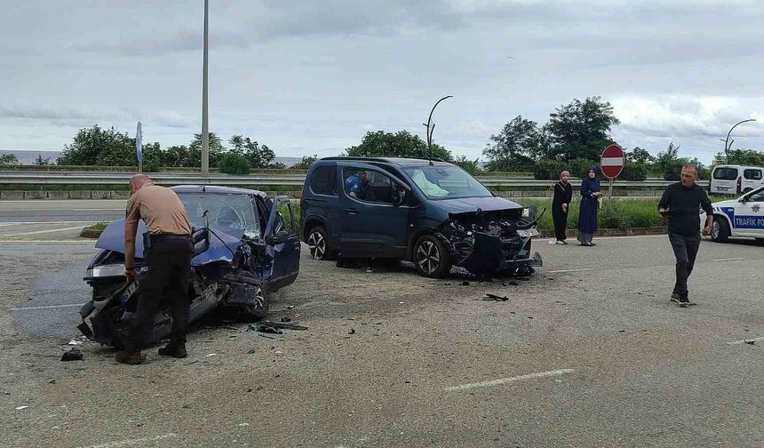 Eynesil'de trafik kazası: 2 yaralı
