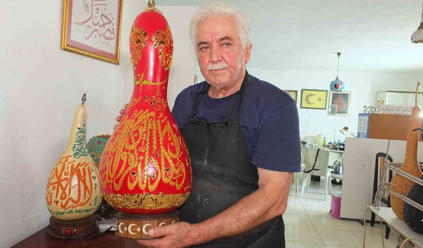 Hat sanatçısı su kabağına işlediği eserini, Cumhurbaşkanlığı Külliyesi'ne hediye etmek istiyor