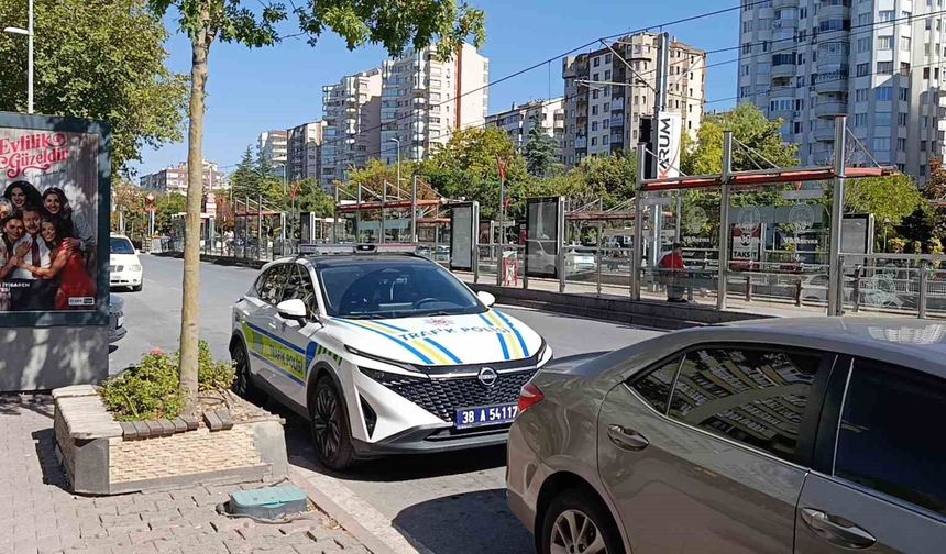 Motosikletin çarptığı yaya yaralandı