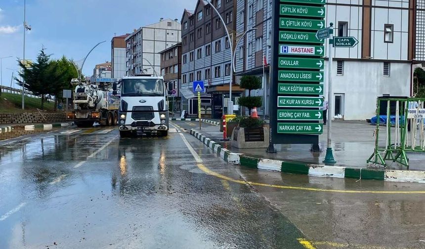 İyidere'de Sel Sonrası Okullara 1 Gün Ara