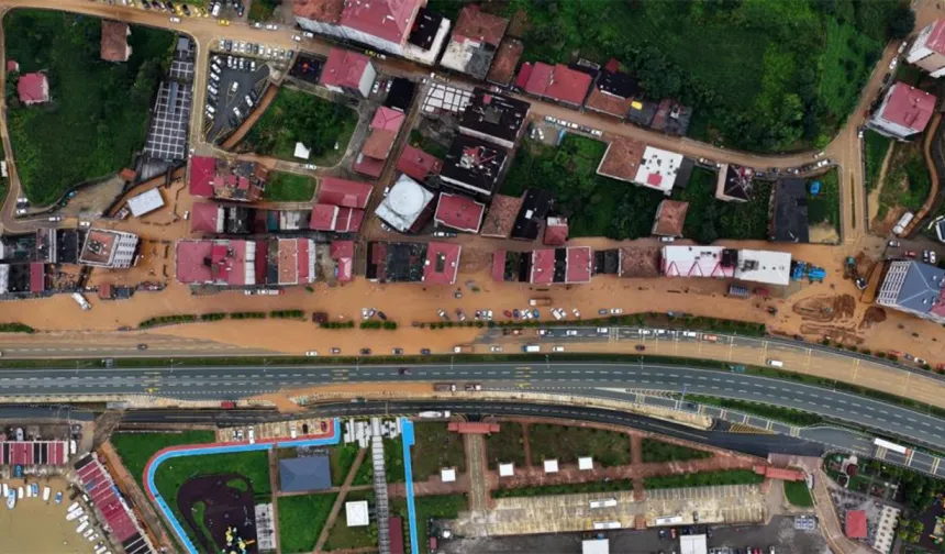 Rize'nin İyidere ilçesinde selin ortaya çıkardığı manzara havadan görüntülendi