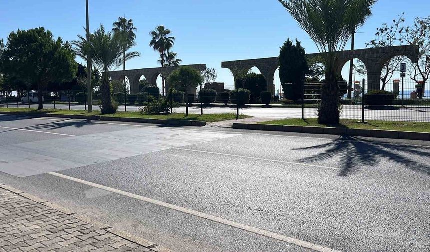 Alanya'da yayaya çarpan motosikletin sürücüsü hayatını kaybetti, yaya ağır yaralandı