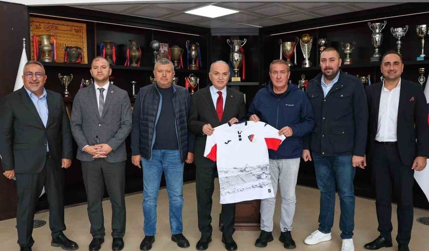 Başkan Özlü futbolculara bir araya geldi