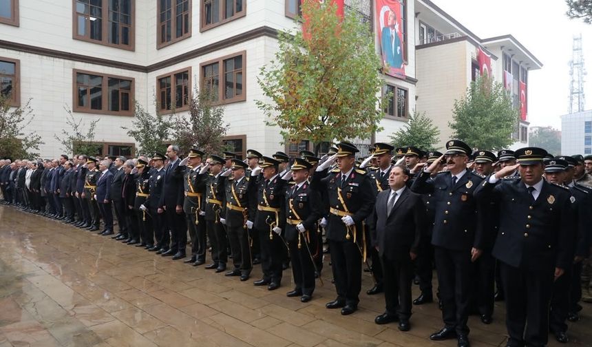 Bingöl'de Cumhuriyet Bayramı kutlamaları çelenk sunumuyla başladı