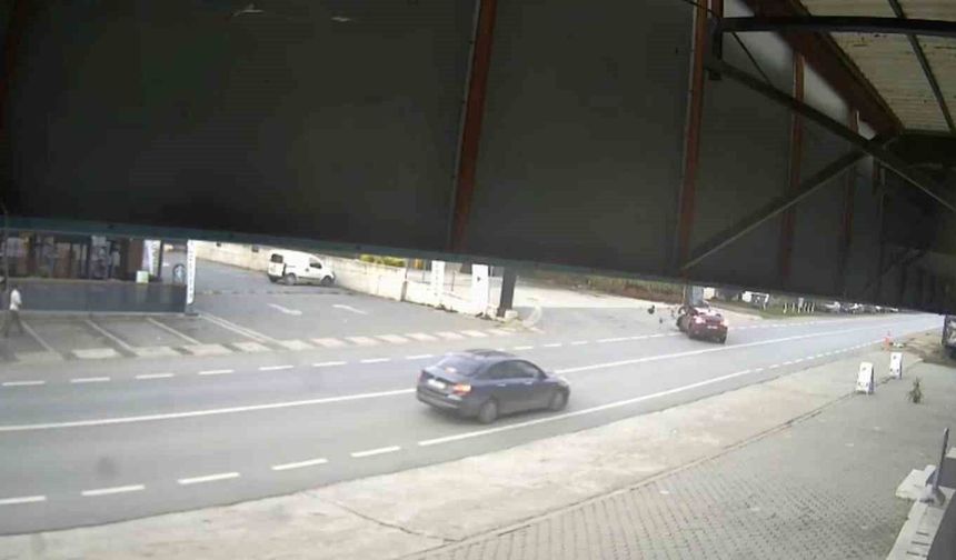Motosiklet ile otomobil çarpıştı
