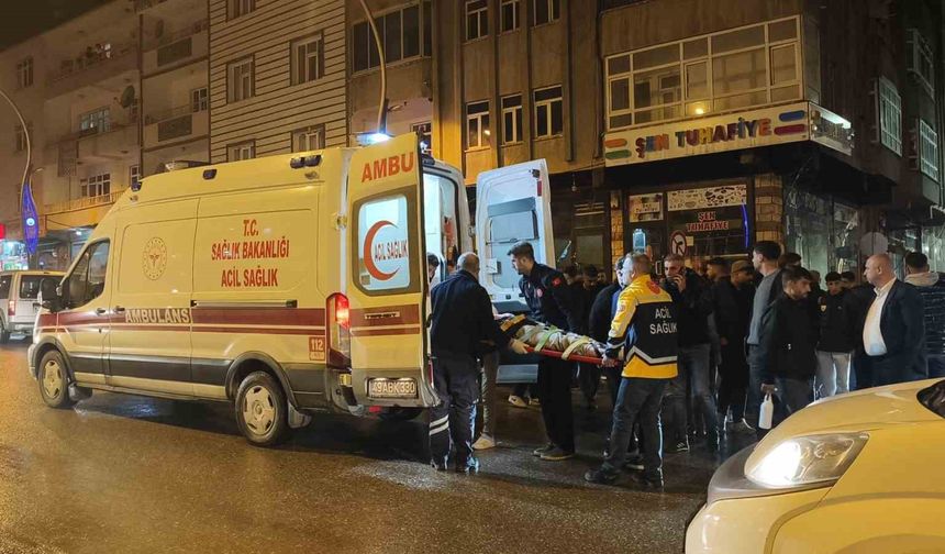 Muş'ta otomobil ile motosiklet çarpıştı: 2 yaralı