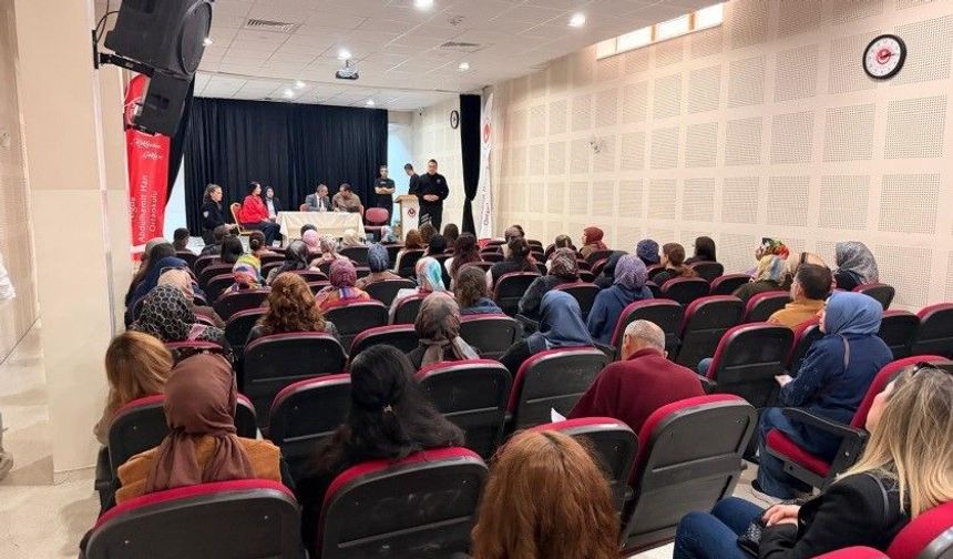 Niğde'de polisten öğrenci ve velilere güvenlik eğitimi