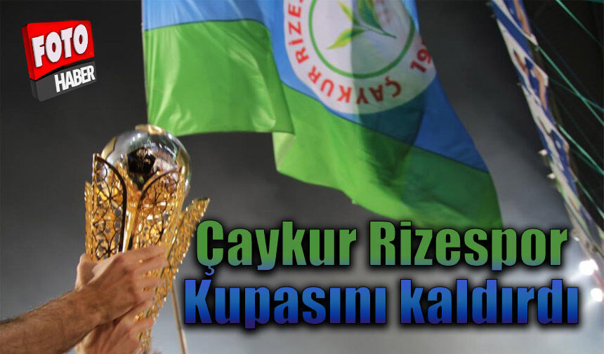 Çaykur Rizespor kupasını kaldırdı.