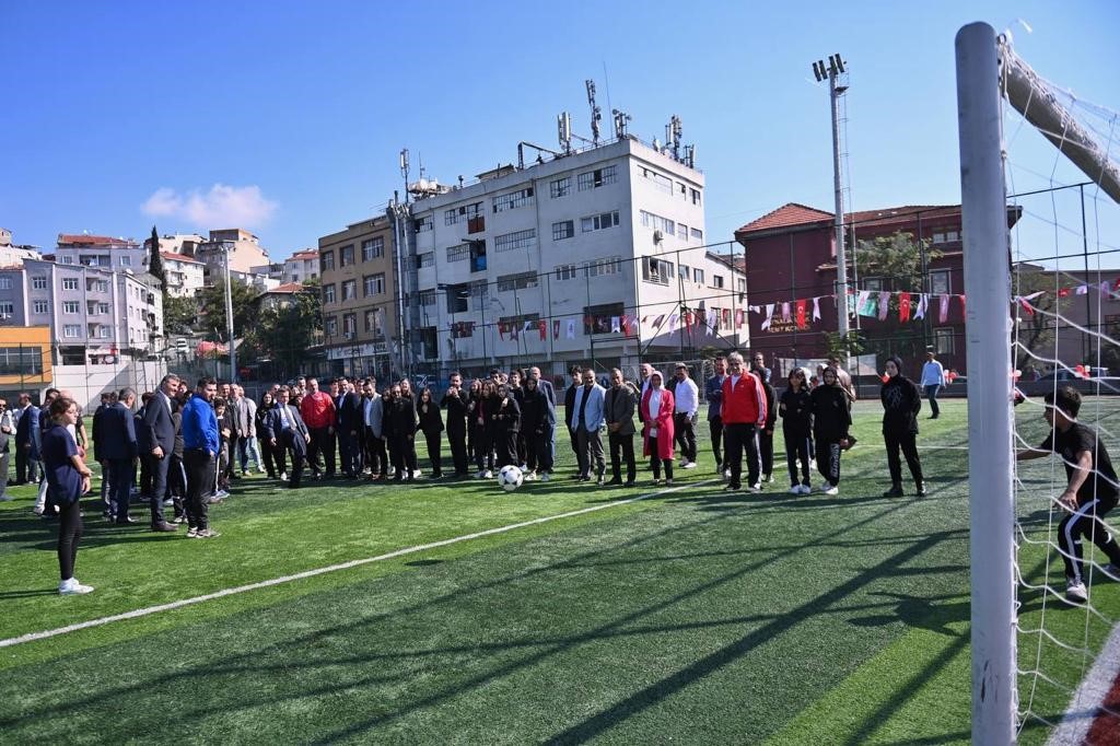 A Beyoğlu è stato aperto un altro impianto sportivo e un centro sociale