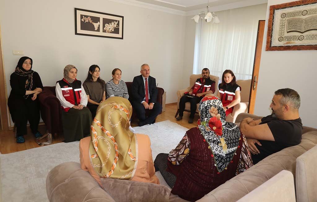 561881796 18318658966245824 3826913514757114324 N