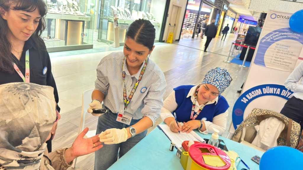 14 Kasım Dünya Diyabet Günü Kapsamında Rize’de Farkındalık Etkinlikleri Düzenlendi (16)