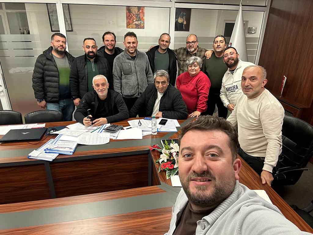 621815820 3841457289489760 3084495113735538879 N