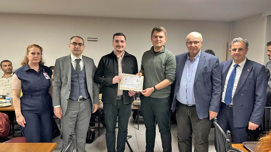 640585644 18337069192245824 1554765341575365189 N