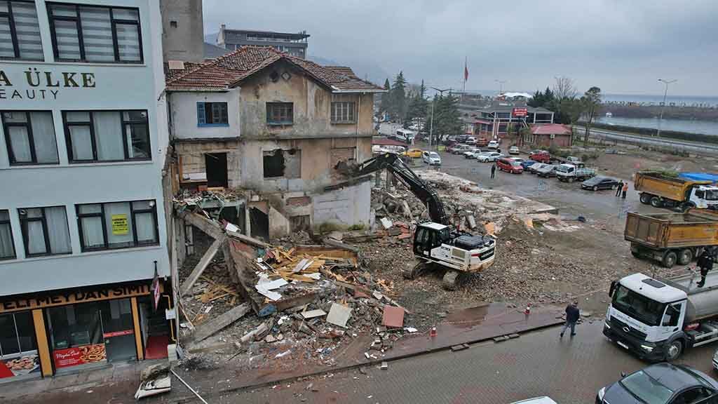 653355677 1343957567761065 1972692207318398417 N