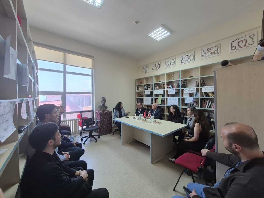 Kutaisi Akaki Tsereteli Devlet Üniversitesil 002