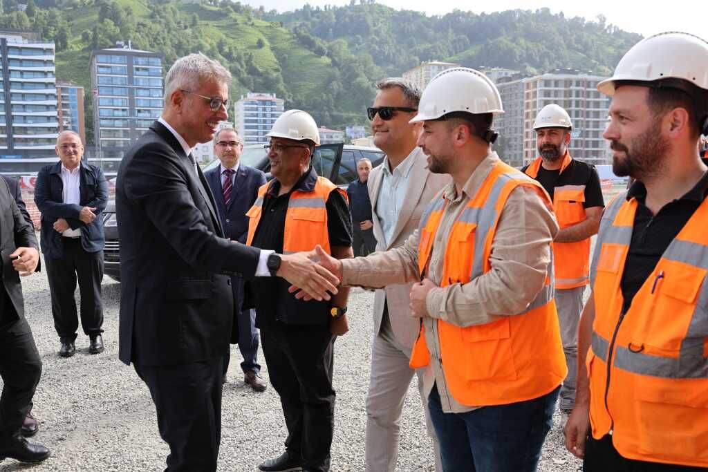 👉 Kemal Memişoğlu Rize’de Sağlık Yatırımlarını İnceledi 021