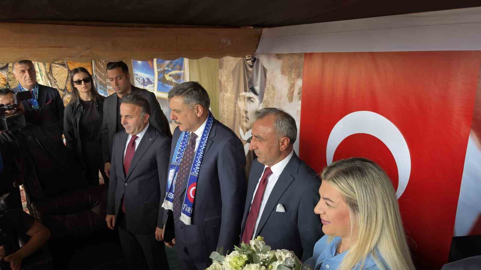 Bakan Çiftçi: 'Erzurumlularla olan irtibatımız ve muhabbetimiz devam ediyor'