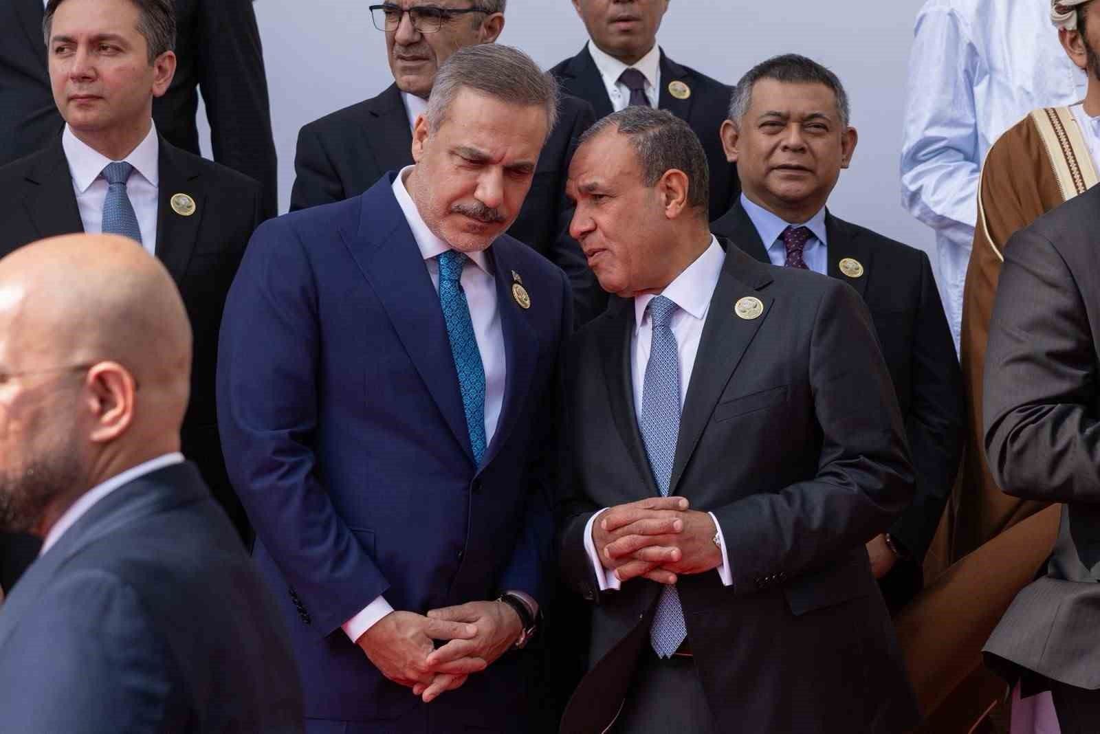 Bakan Fidan, İİT Dışişleri Bakanları ile aile fotoğrafı çektirdi