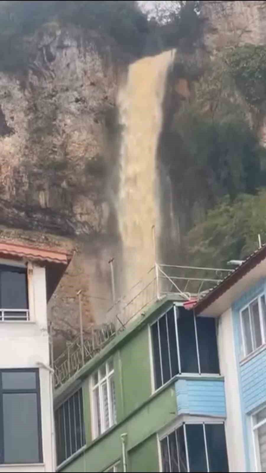 Bartın'da yağış ilginç görüntülere sahne oldu