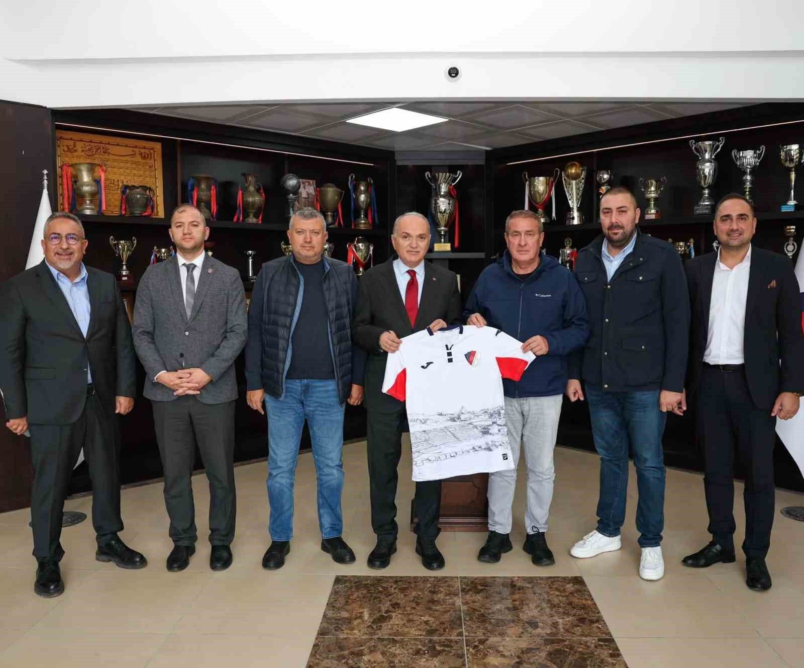 Başkan Özlü futbolculara bir araya geldi