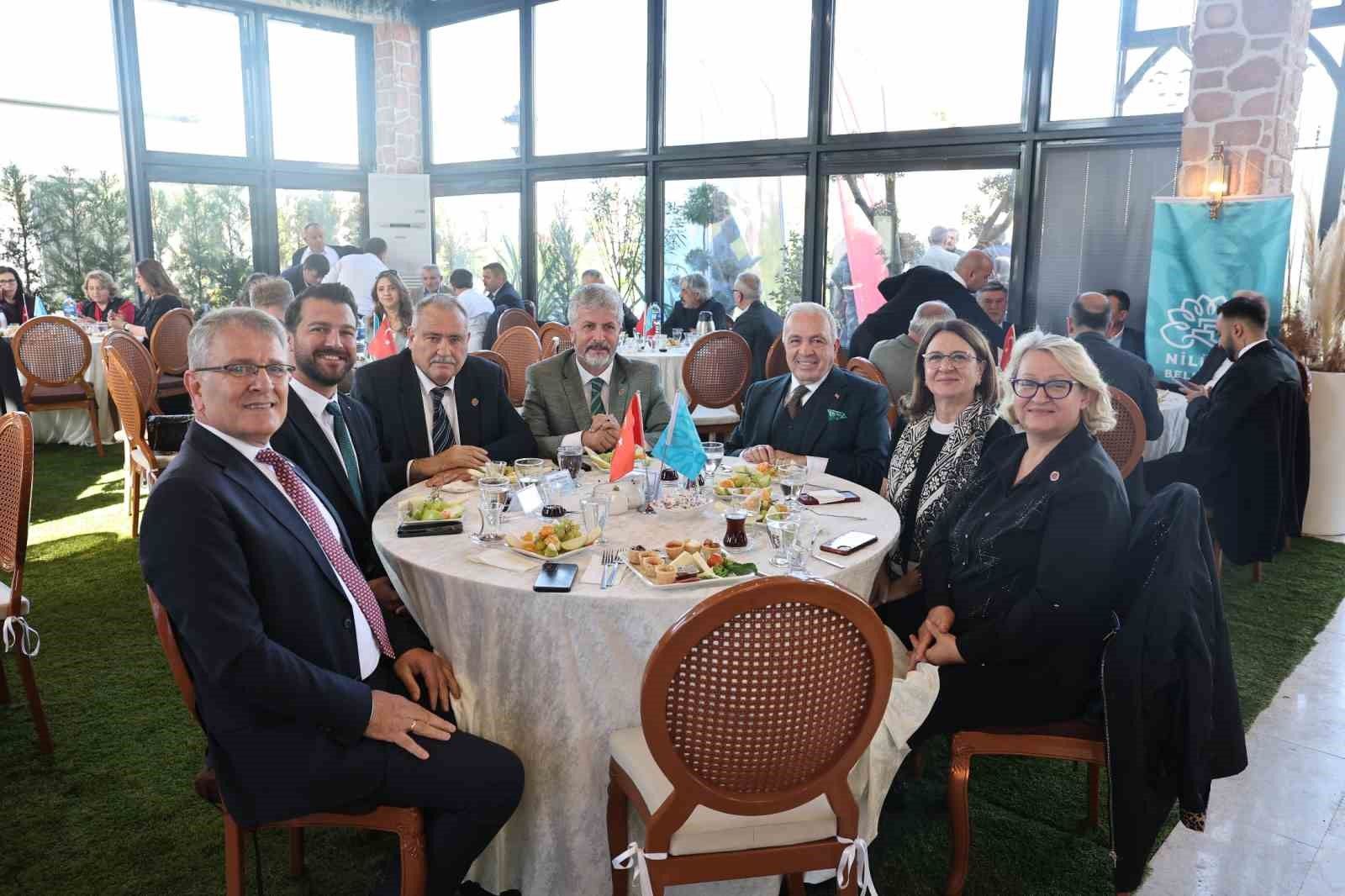 Başkan Şadi Özdemir'den muhtarlara 'birlikte mücadele' çağrısı